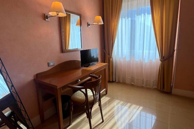 Economy Double or Twin Room image 4