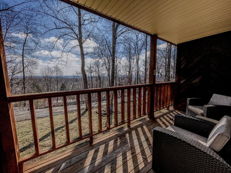 Quadruple Room with Balcony image 4