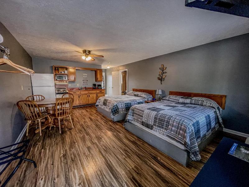 Quadruple Room with Balcony image 1