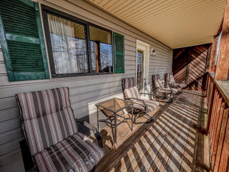 Quadruple Room with Balcony image 3