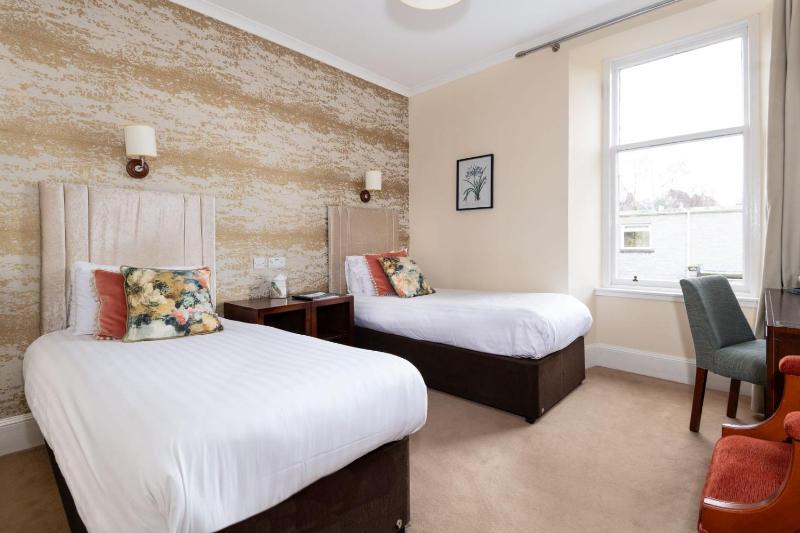 Twin Room image 1