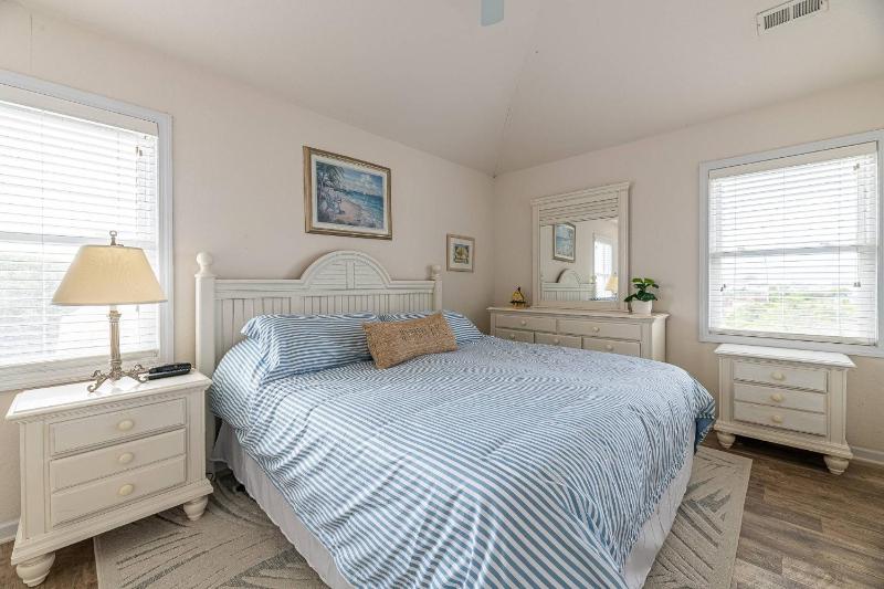 Boss's Playhouse - KDH MP 7.5 330 Yds to Beach Pool Hot Tub Pets OK Flex Stays - image 19