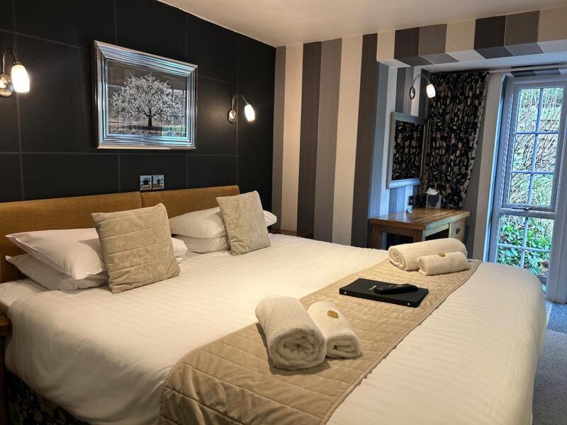 Queen Room with Garden View image 1