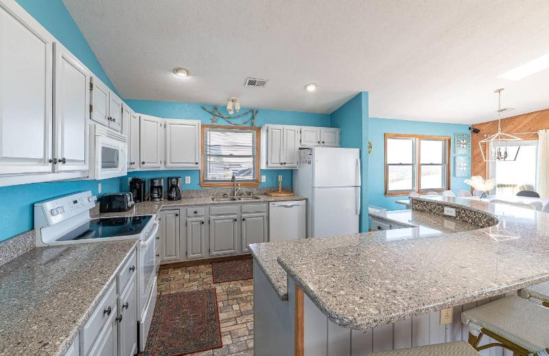 The Sweet Spot - KDH MP 7.5 Oceanfront Ocean View Pool Hot Tub Pets OK Flex Stays - image 3
