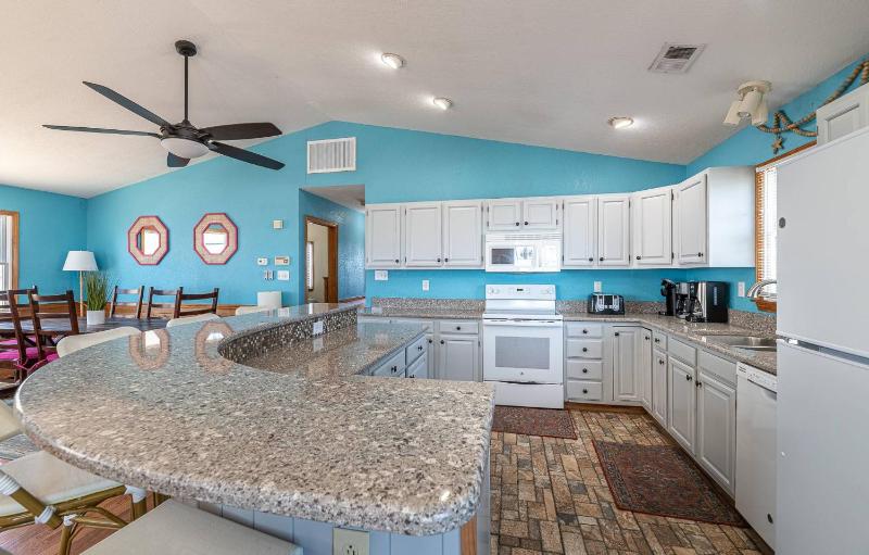 The Sweet Spot - KDH MP 7.5 Oceanfront Ocean View Pool Hot Tub Pets OK Flex Stays - image 11