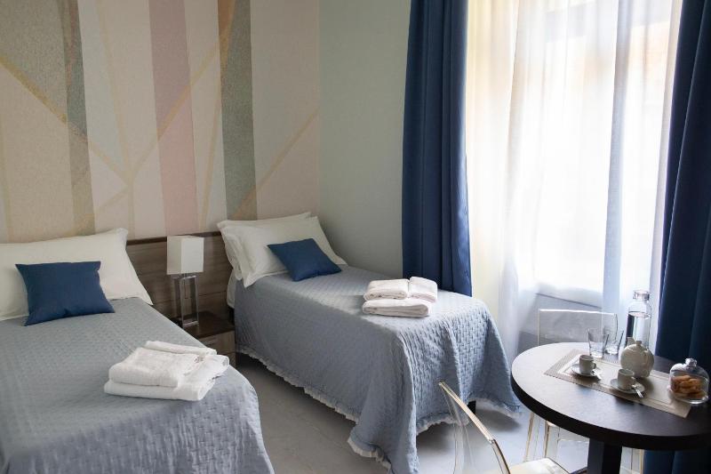 Deluxe King Room image 1