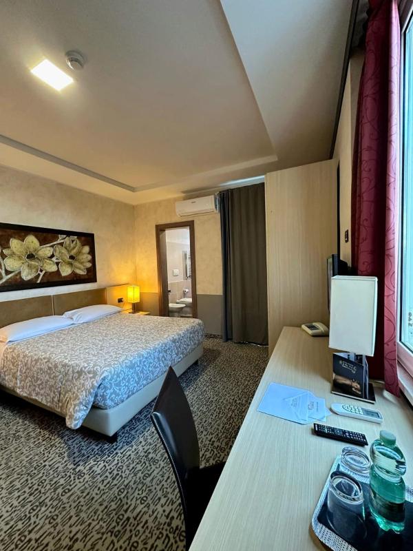 Deluxe Quadruple Room image 1
