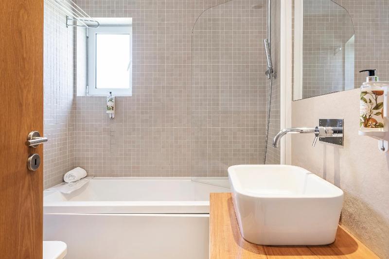 One-Bedroom Apartment image 1