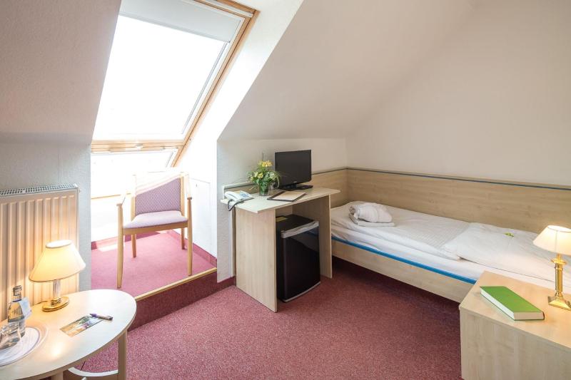 Small Single Room image 4