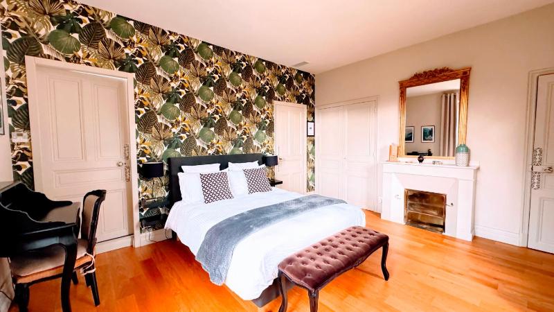 Small Double Room image 4