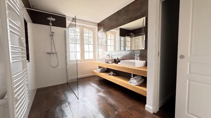 Twin Room with Shower image 3
