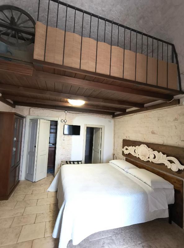 Double Room with Garden View image 3