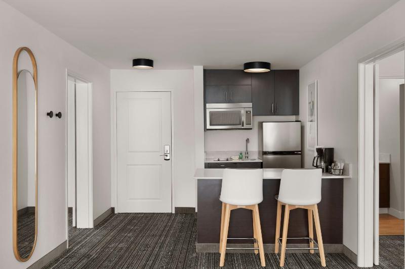 2 Bedroom Suite image 3