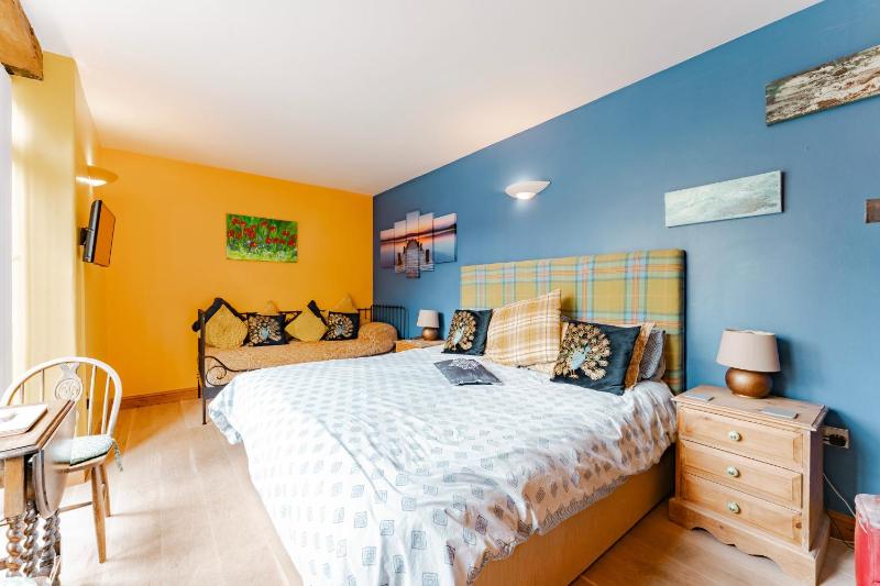 Large Double or Twin Room image 1