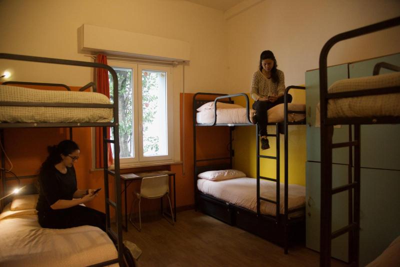 Sextuple Room with Private Bathroom image 1