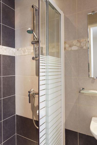 Twin Room image 2
