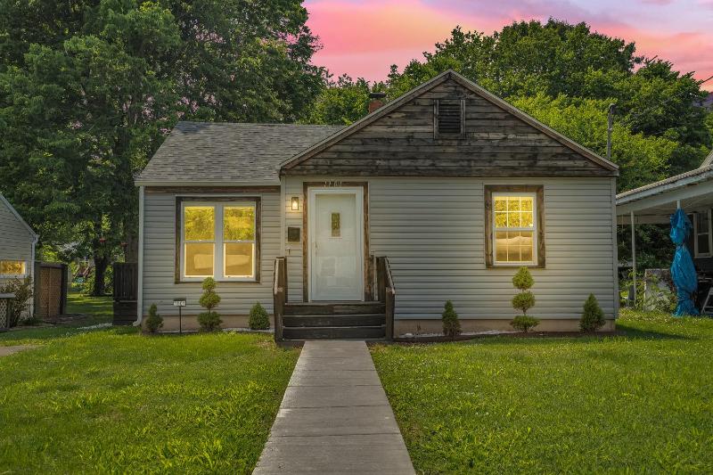 Two-Bedroom House image 4