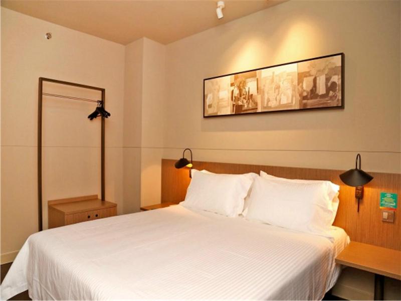 Jinjiang Inn Selected Shenzhen Huanggang Port Huangcheng Plaza - image 3