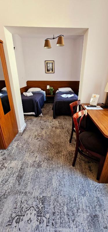 Twin Room image 1