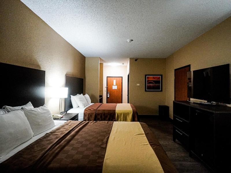 Queen Room with Two Queen Beds - Non-Smoking image 2