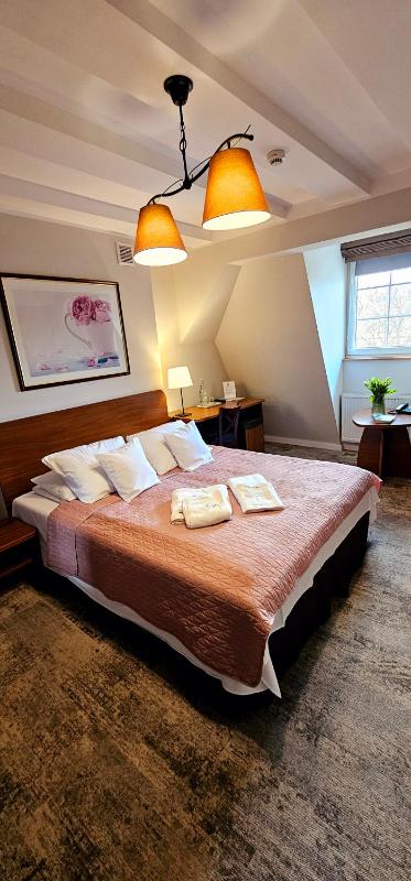 Double Room image 3