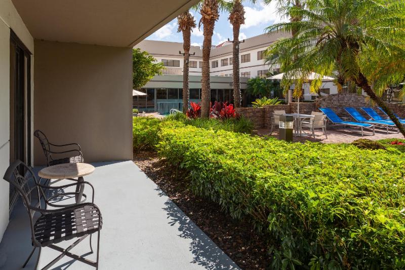One-Bedroom Suite with Patio and Pool View image 1