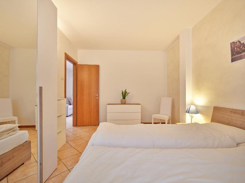 Deluxe One-Bedroom Apartment image 4