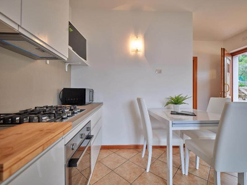 Deluxe One-Bedroom Apartment image 1