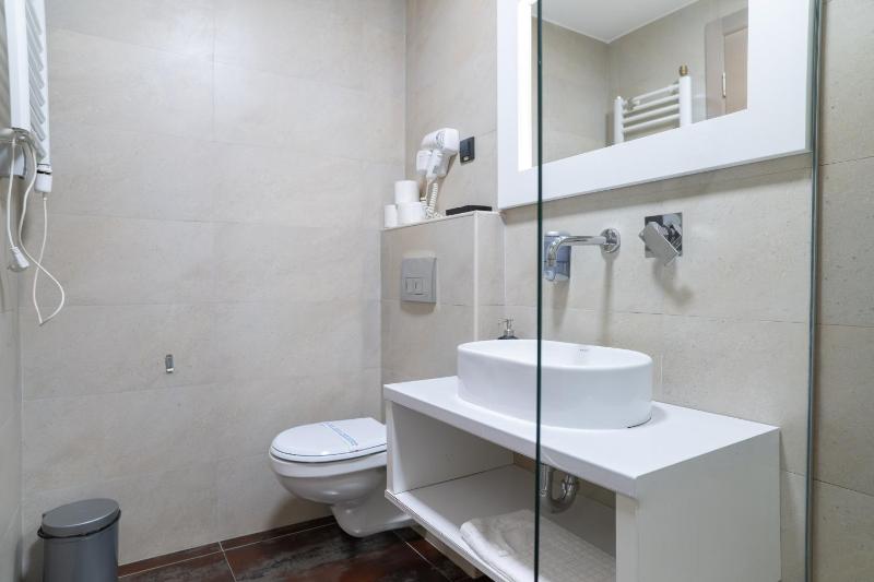  Double Room image 4