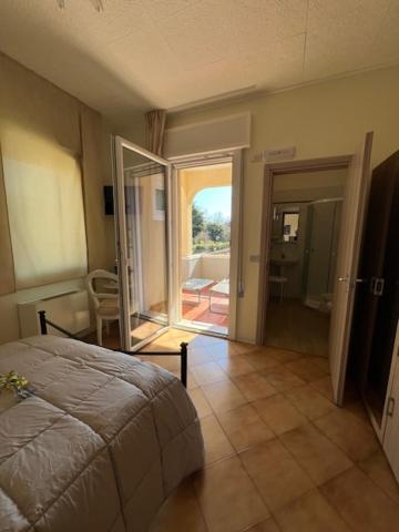 Single Room with Private Bathroom image 4