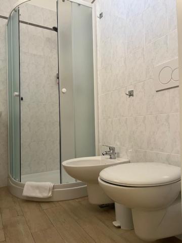 Single Room with Private Bathroom image 2