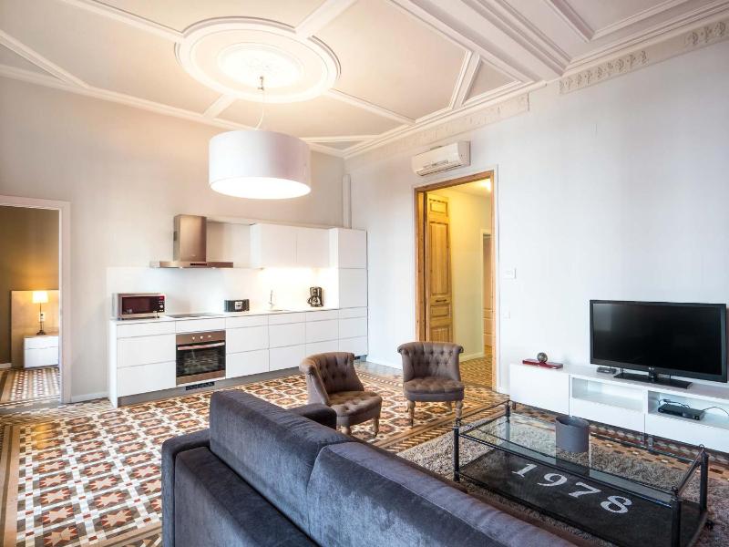 Two-Bedroom Apartment- Rambla Catalunya image 2