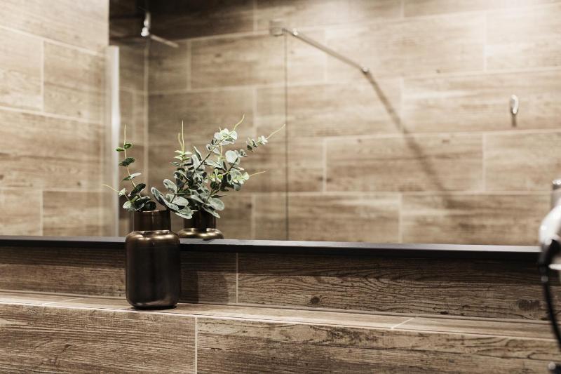 Deluxe Single Room with Balcony image 2