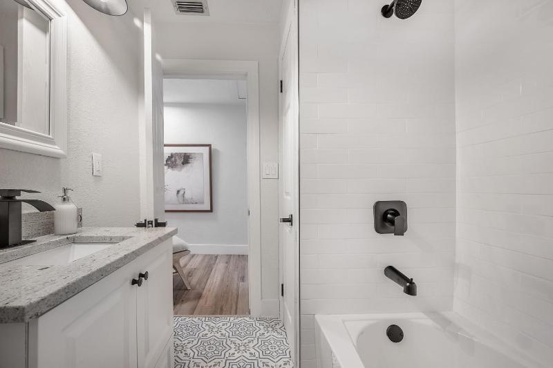 701 W Indiana Ave - image 5