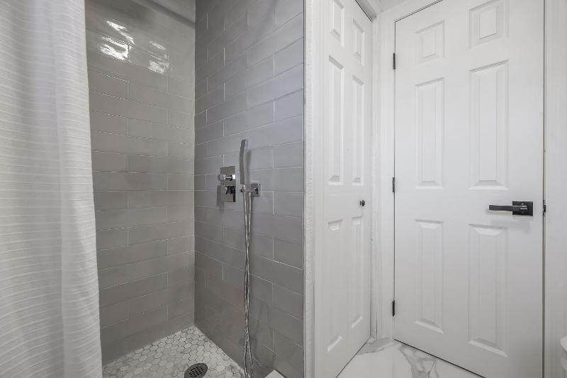 701 W Indiana Ave - image 7