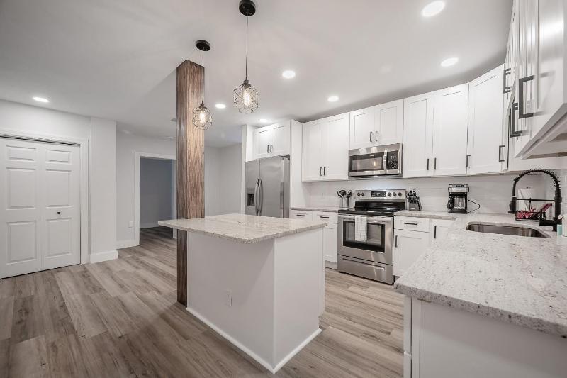 701 W Indiana Ave - image 24