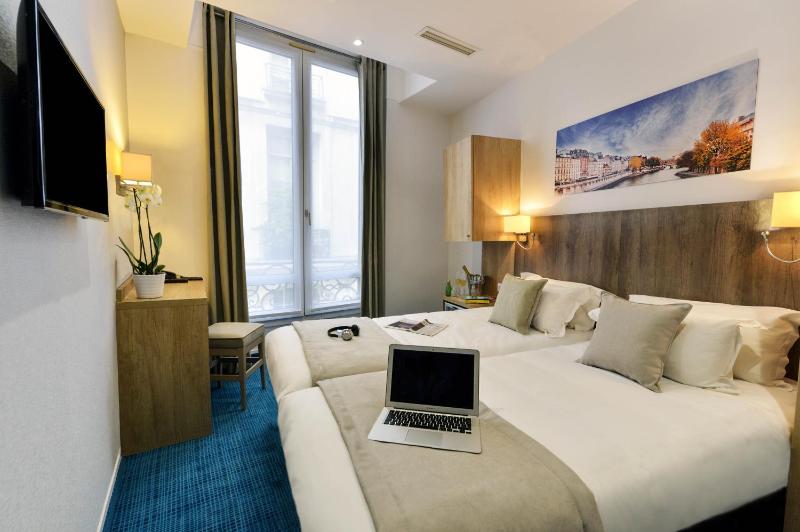 Superior Twin Room image 2