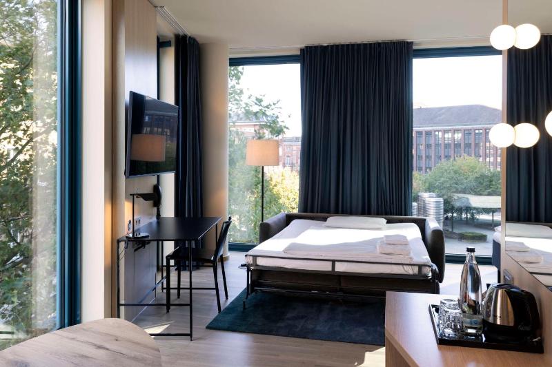 Superior Family Room image 1