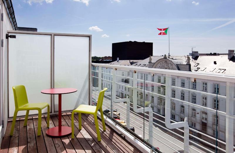 Superior King Plus with terrace image 4