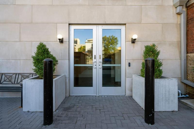 Bright and Modern Studio in Louisville # 112 - image 2