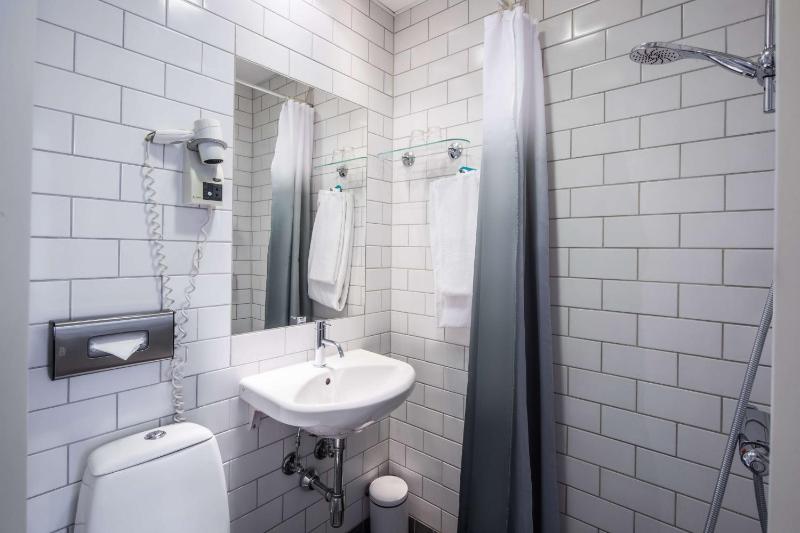 Small Double Room image 2