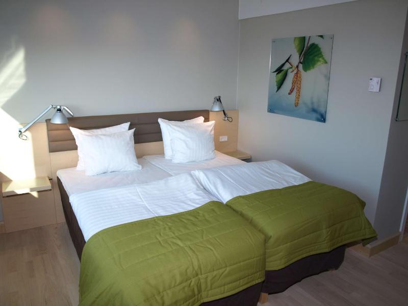 Standard Twin Room image 1