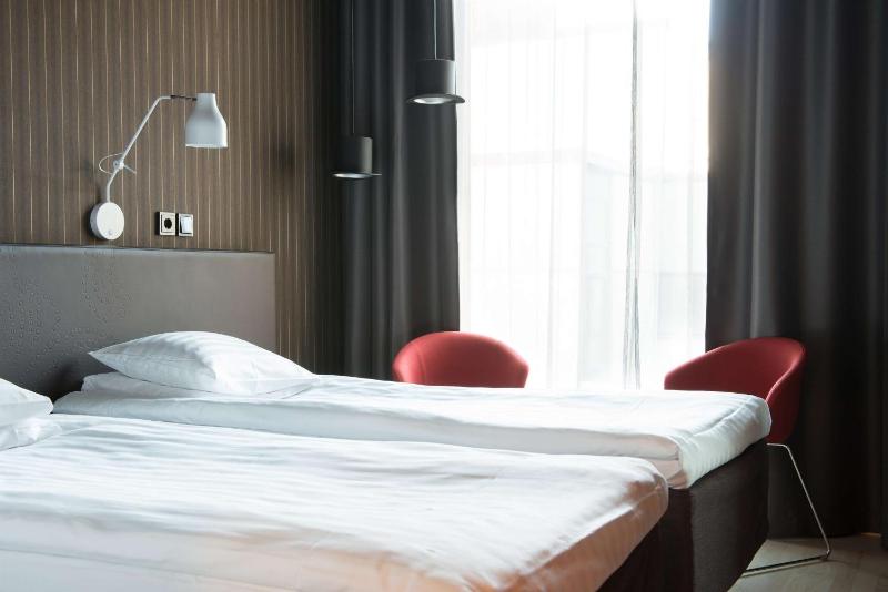 Standard Twin Room image 3