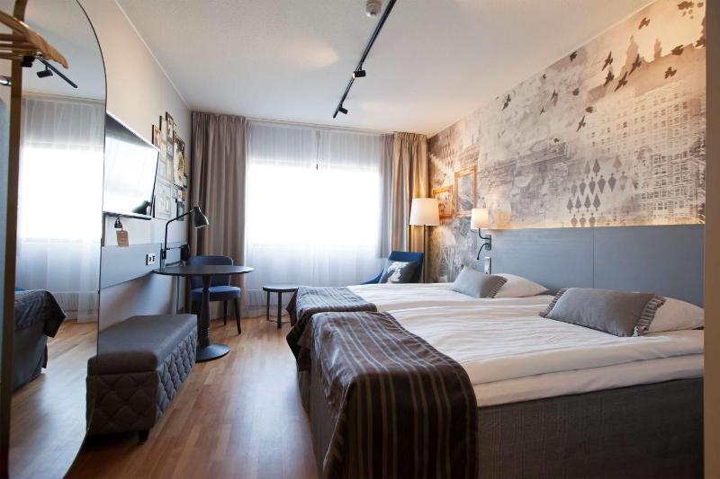 Standard Twin Room image 1