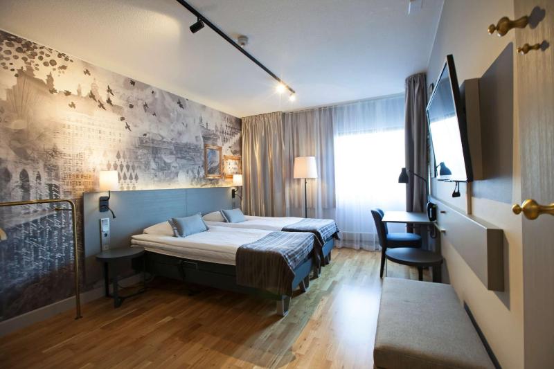 Standard Twin Room image 3