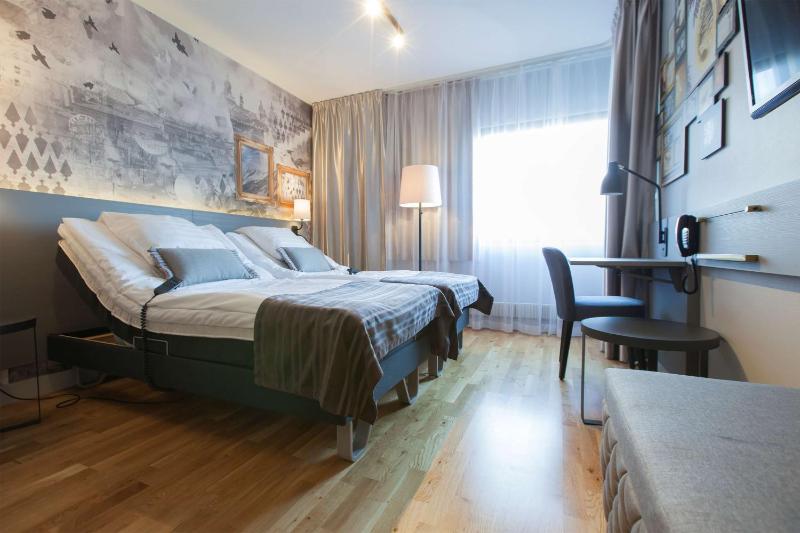Standard Twin Room image 4