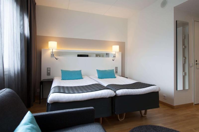 Standard Family Room image 3