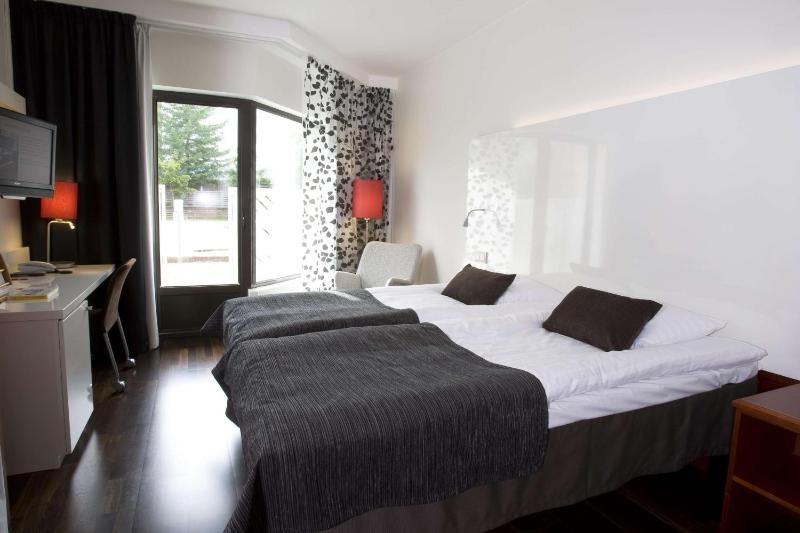 Standard Twin Room image 3