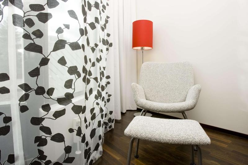Standard Twin Room image 4