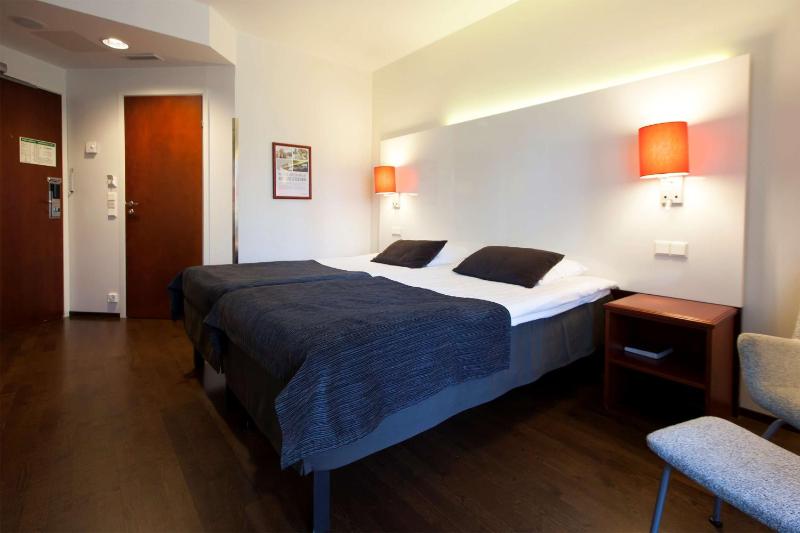 Standard Twin Room image 1